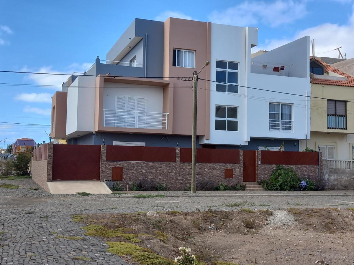Hotel Nifa House Espargos Exterior foto