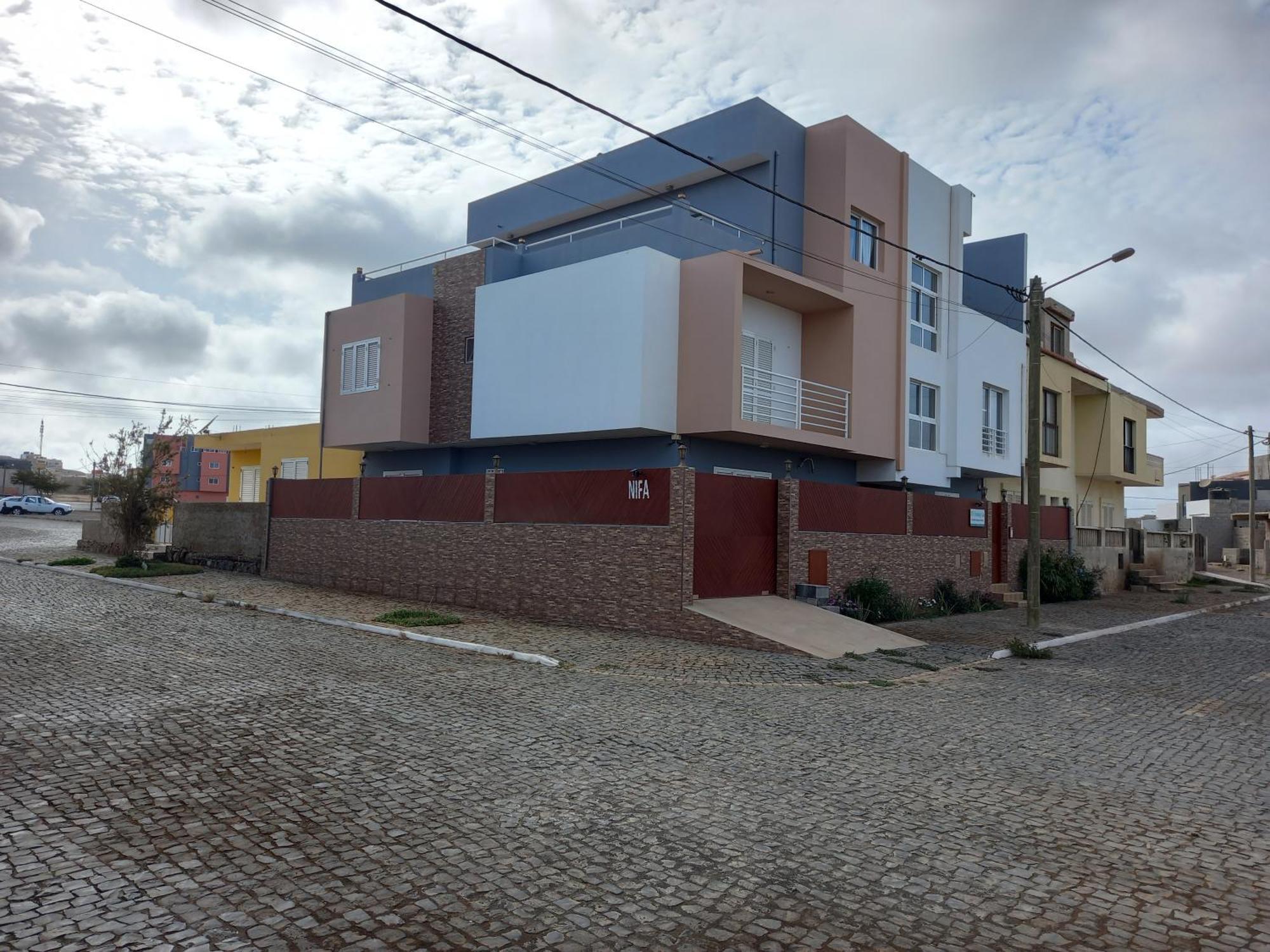 Hotel Nifa House Espargos Exterior foto
